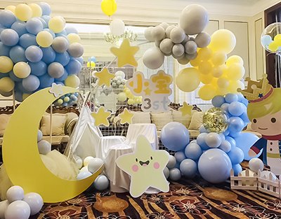 小王子主题马卡奶黄和浅蓝色热气球造型