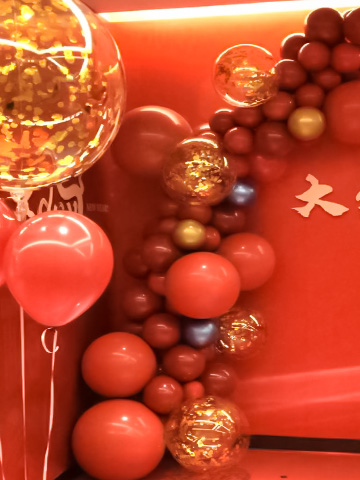 金红气球🍷非常喜庆的公司年会酒店布置🎈