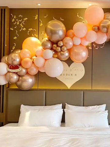小预算的简单酒店房间求婚💖气球布置💕